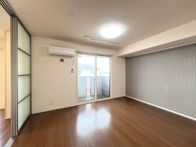 プラザセレステAの居間・リビング|ゆったり過ごせる12.7帖LDK