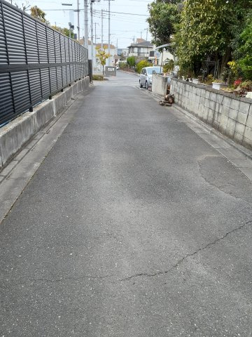 久喜市久喜中央4丁目の周辺|西側からの進入路の北側を撮影しております。