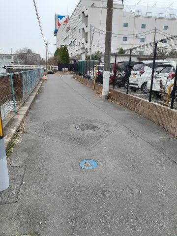 久喜市久喜中央4丁目の周辺|東側からの進入路の南側を撮影しております。