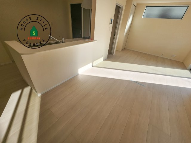 小郡市寺福童第1-3棟（1号棟）の内観：施工例|キッチンから立ち込める香りが今日の料理を期待させます。