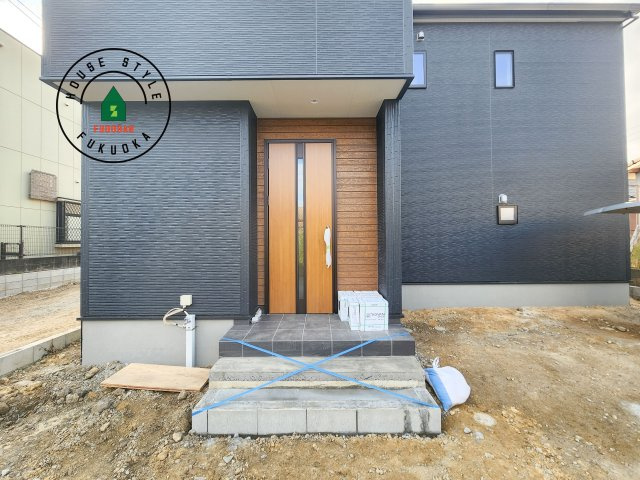 小郡市寺福童第1-3棟（1号棟）の外観：施工例|おでかけの時も帰った時も、「我が家」を最初に感じでもらえる素敵な空間に。