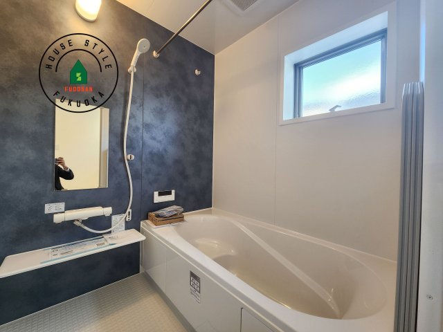 小郡市寺福童第1-3棟（3号棟）の内観：施工例|1日の疲れを癒してくれる広々バスルーム。雨の日のお洗濯にも大活躍な浴室乾燥機付です！