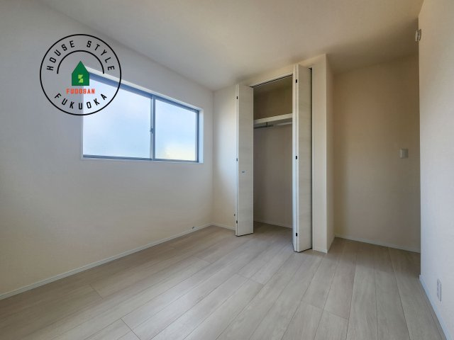 小郡市寺福童第1-3棟（3号棟）の内観：施工例|採光良好な洋室は全居室、複層ガラスの遮熱効果と断熱効果で、一年中快適に過ごせます。