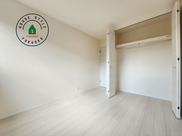 小郡市寺福童第1-3棟（3号棟）の内観：施工例|穏やかな光が差し込む室内には、穏やかな時間が流れます。