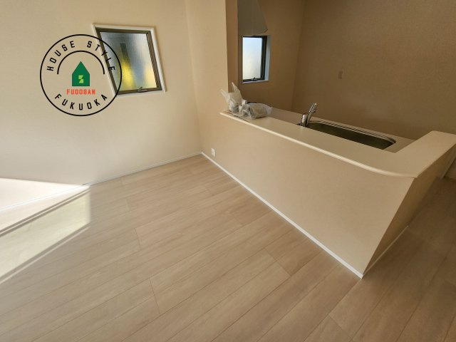 小郡市寺福童第1-3棟（3号棟）の内観：施工例|キッチンから立ち込める香りが今日の料理を期待させます。