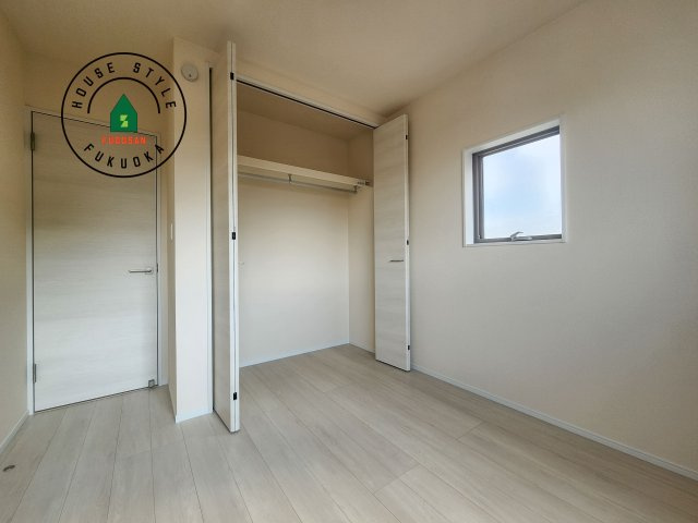 小郡市寺福童第1-3棟（3号棟）の内観：施工例|和室を上手に活用すると暮らし方の幅が広がります。例えば普段は開け放して、子供の小さいうちはお昼寝や遊びのスペースに。畳はソフトなので転んでもケガをしにくく安心です