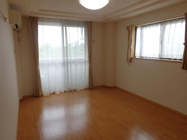 グリーンフィールドの居間・リビング|洋室