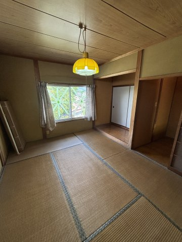 【和室】 | 山鹿市城 | ☆2面採光で明るい・2階6帖の和室・押入付き！☆