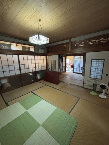 【和室】 | 山鹿市城 | ☆南側の縁側につながる8帖・6帖の2間続きの和室☆8帖和室は押入・仏間付き！☆