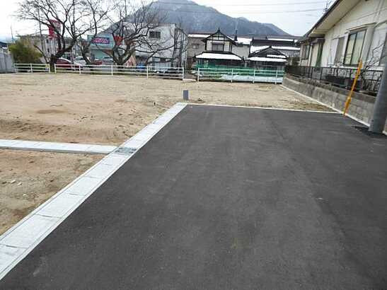 【前面道路含む現地写真】