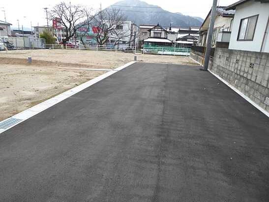 【前面道路含む現地写真】