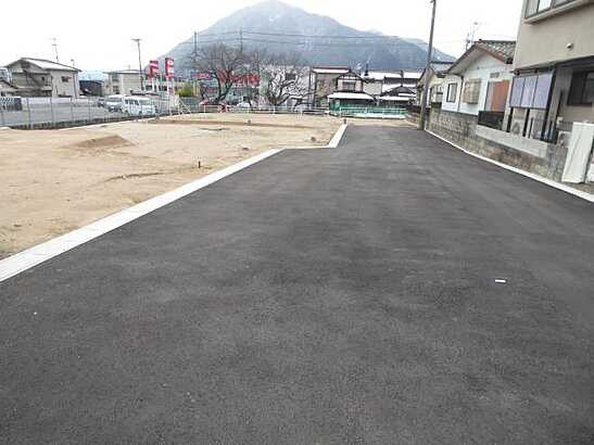 【前面道路含む現地写真】