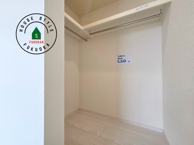 小郡市寺福童第1-3棟（1号棟）の内観：施工例|洋服や大きな荷物が多い方や人数の多いご家族などは、一般的なクローゼットよりもウォークインクローゼットのほうが使い勝手が良いです。