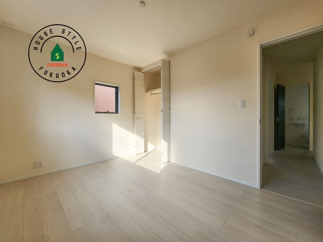 小郡市寺福童第1-3棟（2号棟）の内観：施工例|採光良好な洋室は全居室、複層ガラスの遮熱効果と断熱効果で、一年中快適に過ごせます。