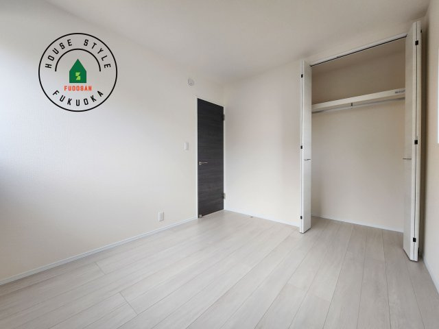 小郡市寺福童第1-3棟（2号棟）の内観：施工例|穏やかな光が差し込む室内には、穏やかな時間が流れます。