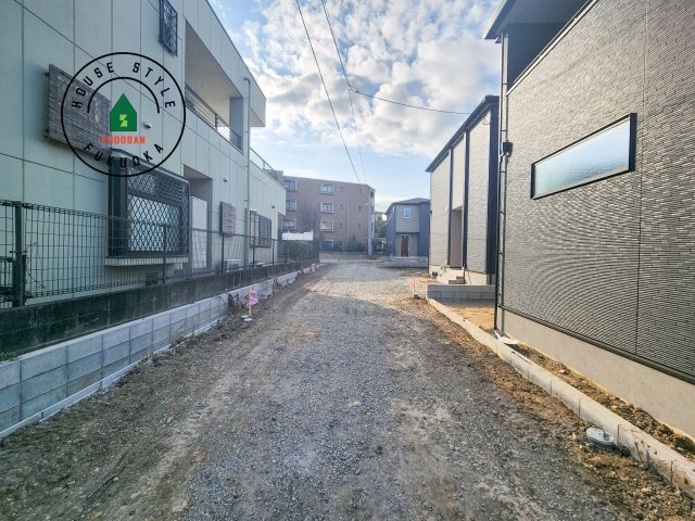 小郡市寺福童第1-3棟（2号棟）の前面道路含む現地写真|前面道路です。