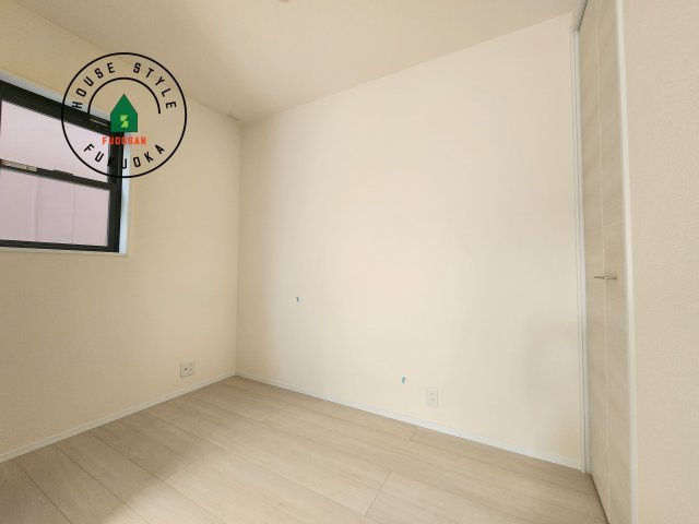 小郡市寺福童第1-3棟（2号棟）の内観：施工例|和室を上手に活用すると暮らし方の幅が広がります。例えば普段は開け放して、子供の小さいうちはお昼寝や遊びのスペースに。畳はソフトなので転んでもケガをしにくく安心です