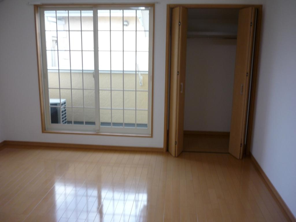 アネックスガーデン本千葉の内装|ゆったりとした居間です