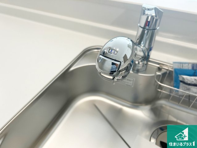 明石市魚住町西岡　新築一戸建ての設備|浄水器を内蔵！炊飯時、お茶を作る時に安心してお水を使えます！お湯と冷水、浄水と原水、シャワーの切替えもワンタッチです！