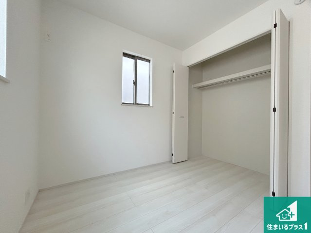 明石市魚住町西岡　新築一戸建ての洋室|収納スペースが充実しているので子供の成長に合わせてたくさん収納ができます！家族構成に合わせた様々な活用ができる収納！