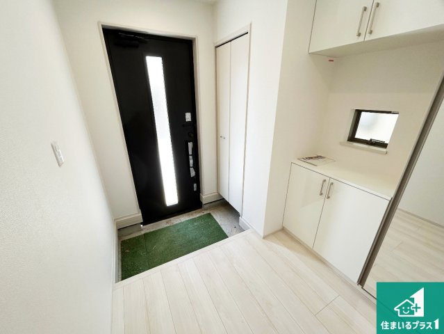 明石市魚住町西岡　新築一戸建ての玄関|シューズボックスにはたくさんの靴が収納できるので玄関周りはいつもスッキリ！ご家族が増えても安心！