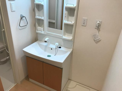 【洗面所】 | オーシャン・ステラ | ラックも複数ある洗面台