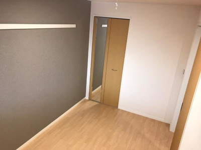 【玄関】 | オーシャン・ステラ | 4.5帖洋室　収納には姿見付き