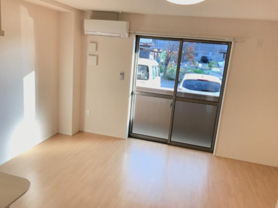 【居間・リビング】 | オーシャン・ステラ | 光が差し込むリビング