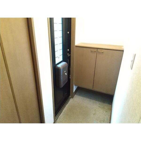 アイボリーハウス西館の玄関