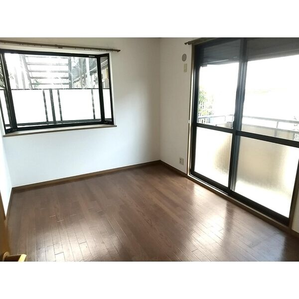 アイボリーハウス西館の居間・リビング