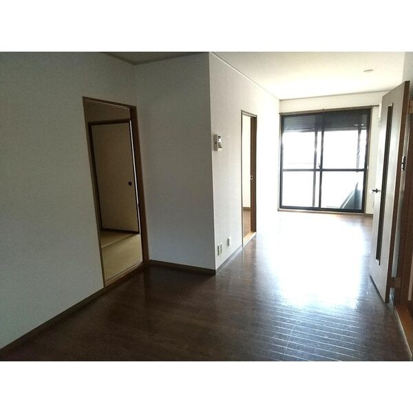 アイボリーハウス西館の居間・リビング