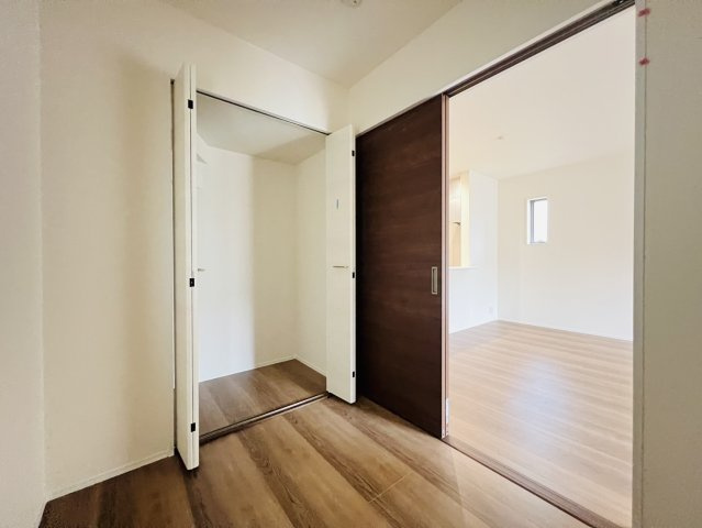 高浜市田戸町2丁目6-64『仲介手数料無料』新築戸建ての洋室