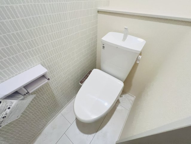 高浜市田戸町2丁目6-64『仲介手数料無料』新築戸建てのトイレ