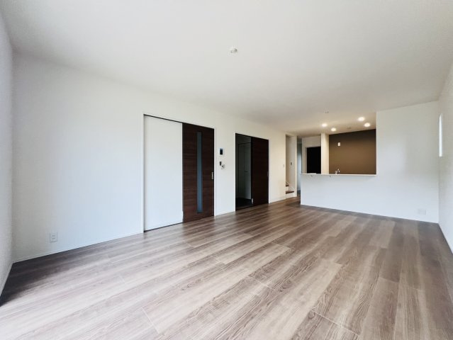 高浜市田戸町2丁目6-64『仲介手数料無料』新築戸建ての居間・リビング