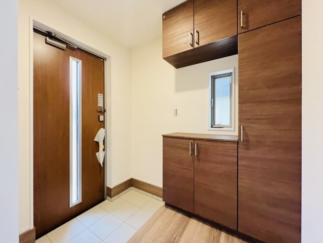 高浜市田戸町2丁目6-64『仲介手数料無料』新築戸建ての玄関