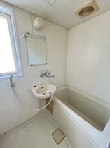 明るい色調の室内です