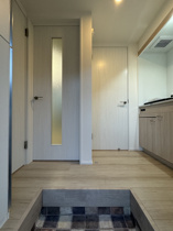 収納もある玄関です