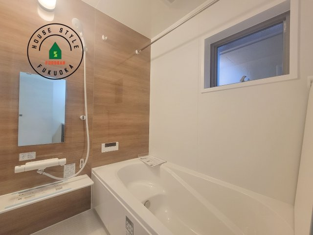 福津市若木台2丁目第1-2棟（2号棟）の浴室|1日の疲れを癒してくれる広々バスルーム。雨の日のお洗濯にも大活躍な浴室乾燥機付です！