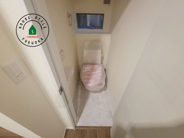 福津市若木台2丁目第1-2棟（2号棟）のトイレ|温水洗浄便座を完備しております。2ヶ所にトイレがあるのは朝の慌ただしい時間も安心です。