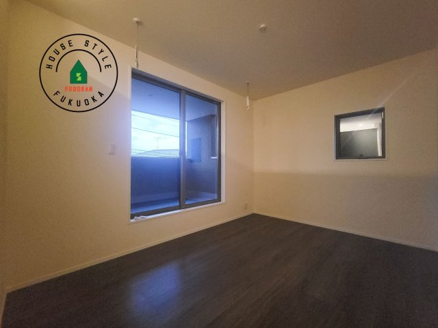 福津市若木台2丁目第1-2棟（2号棟）の洋室|採光良好な洋室は全居室、複層ガラスの遮熱効果と断熱効果で、一年中快適に過ごせます。