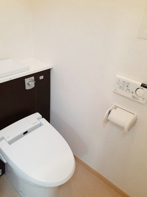 【トイレ】 | YNハイムⅡ | お手入れのしやすいデザイン♪温水洗浄便座