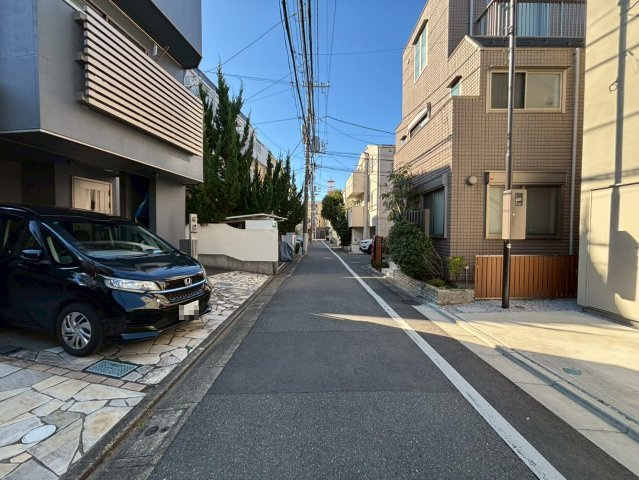 目黒区中町1丁目　中古戸建の前面道路含む現地写真|2025.12.28撮影

現地ご見学希望・資料請求などお気軽にお問い合わせ下さい！
03-5990-5201