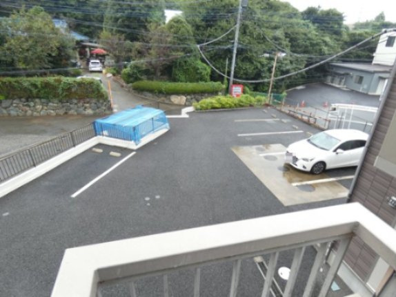 コレット中野の駐車場