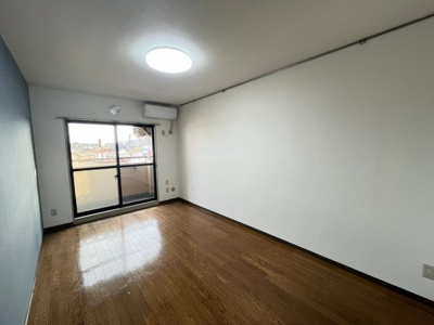 【居間・リビング】 | クロノス鶴瀬 | ゆったり過ごせる居間です