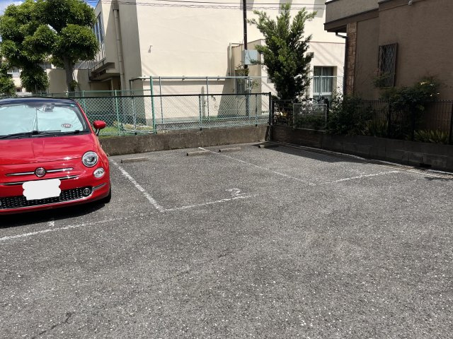 ヴィラけやきの駐車場