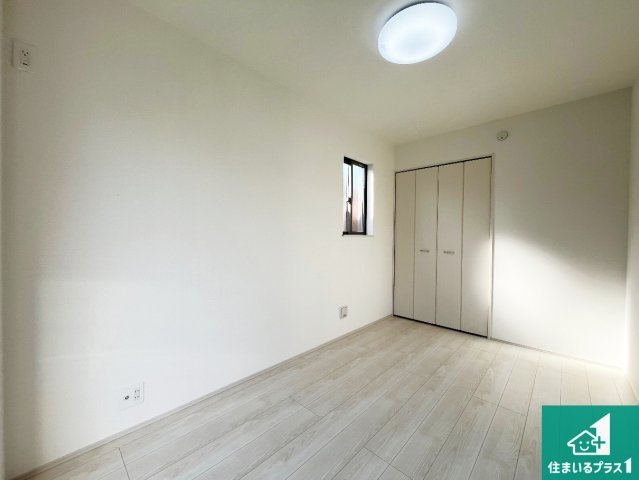 姫路市大津区勘兵衛町　新築一戸建ての洋室|シンプルな洋室は、自分好みのインテリアが楽しめます♪ご家族とインテリアや家具を選びに行くのは新築購入時の醍醐味の一つです。ぜひお楽しみください♪