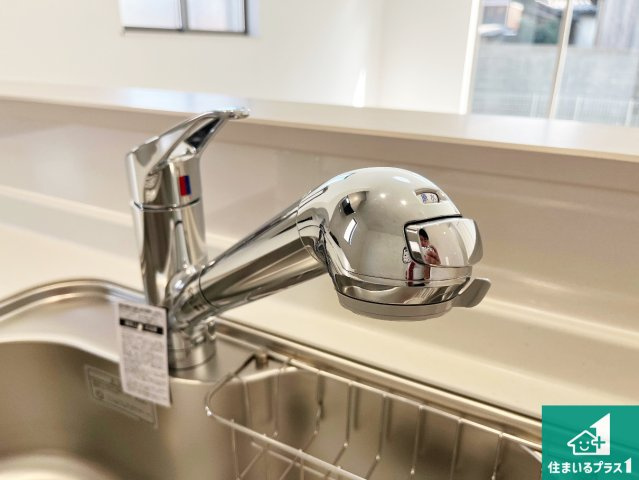 姫路市大津区勘兵衛町　新築一戸建ての設備|浄水器を内蔵！炊飯時、お茶を作る時に安心してお水を使えます！お湯と冷水、浄水と原水、シャワーの切替えもワンタッチです！