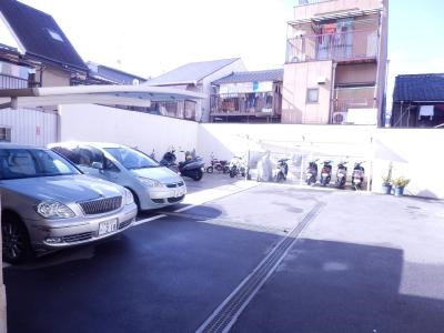 北浅ハイツの駐車場