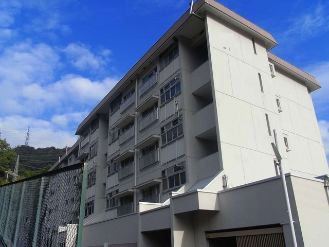 鶴甲コーポ11号館の外観