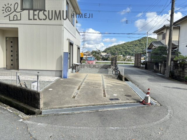 姫路市川西台/中古戸建の駐車場